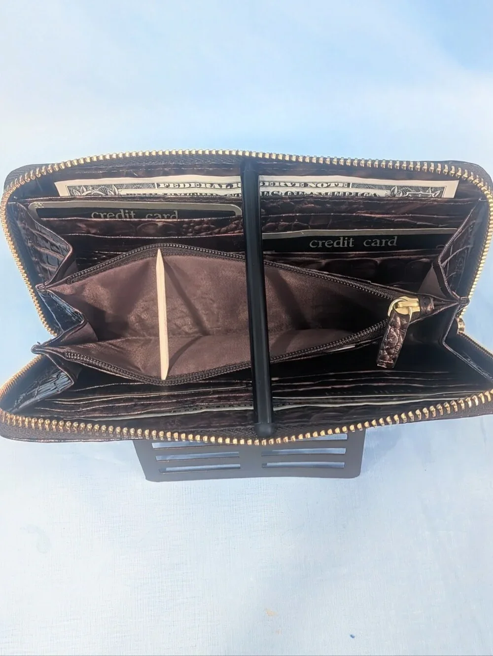 🔷NWOT Brahmin Chestnut Suri Wallet